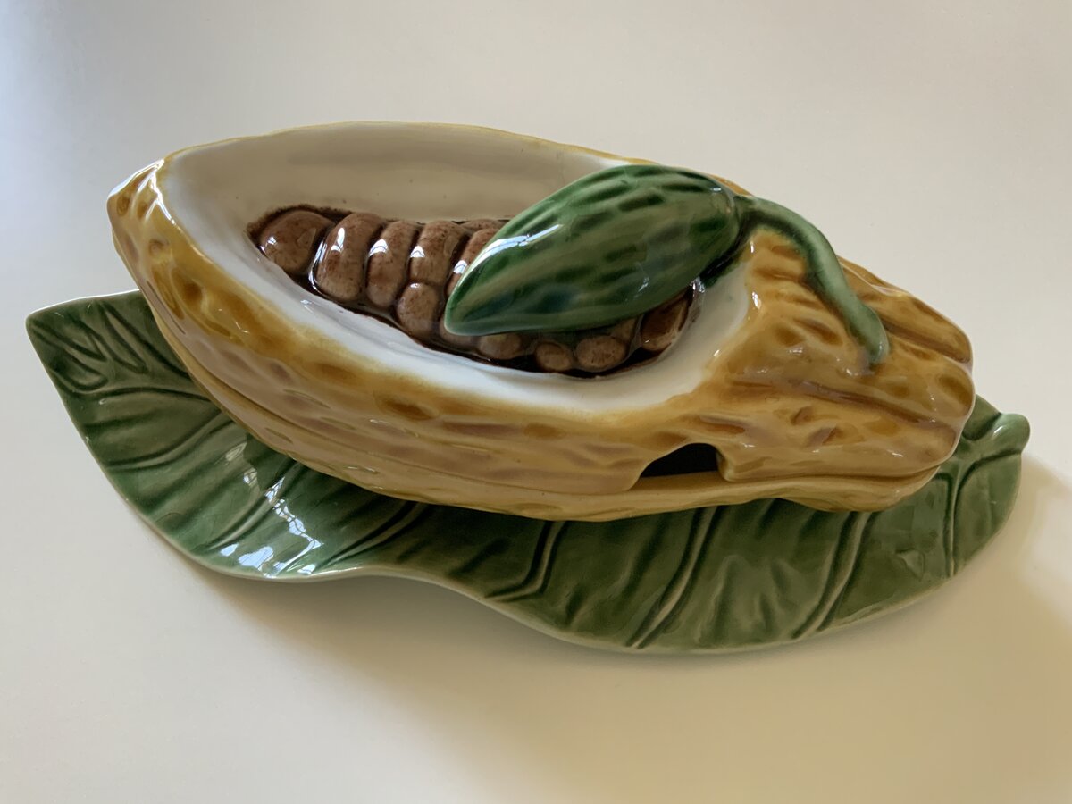 Bordallo Pinheiro, saucière en céramique émaillée, décor épi de maïs sur feuille