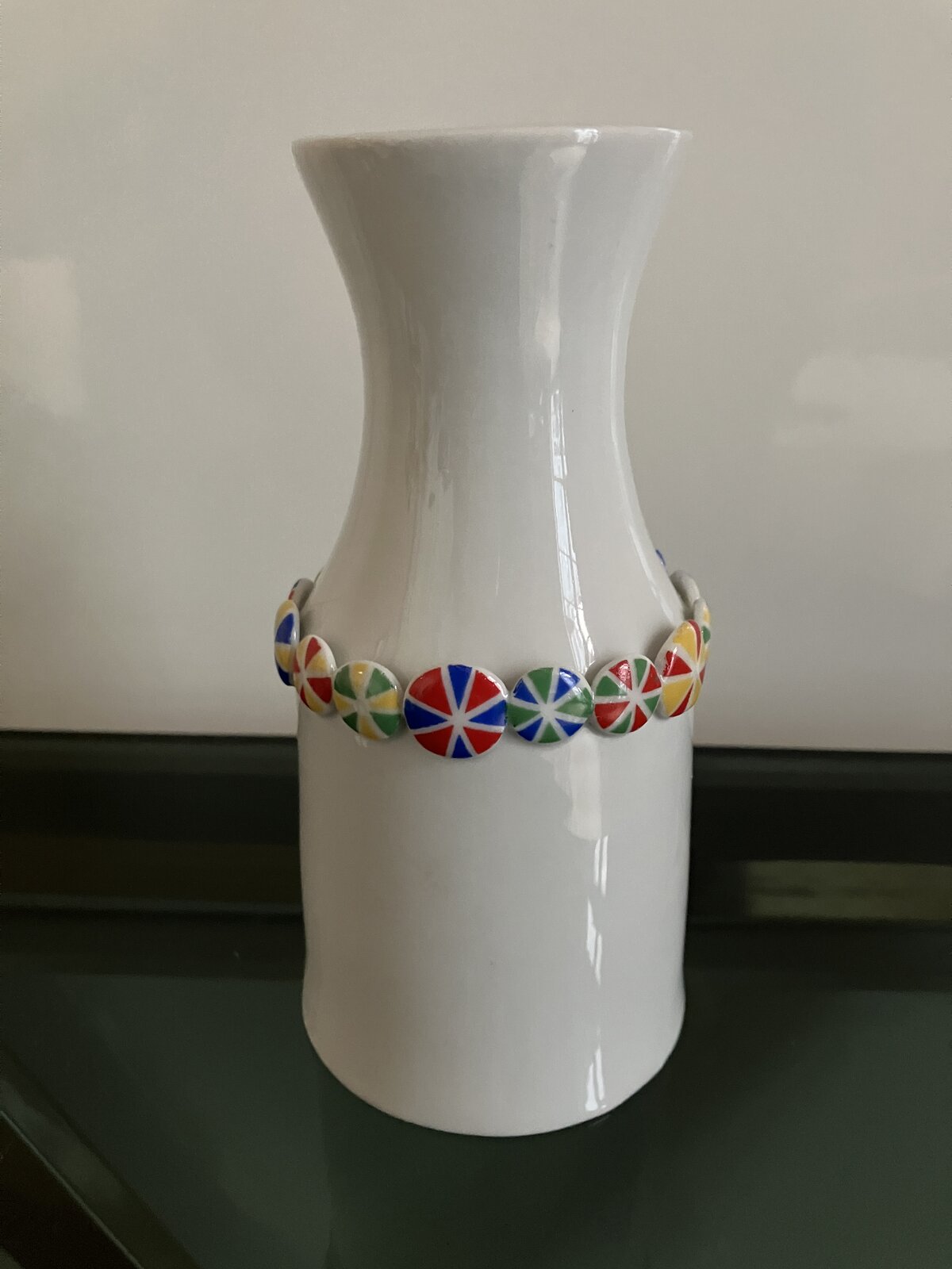 Vase en porcelaine — Design Jindřiška Radová pour Royal Dux Atelier — XXᵉ siècle 