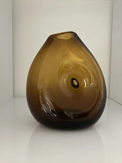 Vase en verre soufflé ambré - Claude MORIN