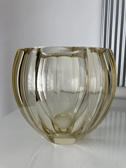 Vase ovoïde octogonal cristal jaune - Daum Nancy