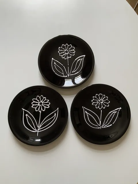 Robert Picault – 3 assiettes «fleur » - XXème